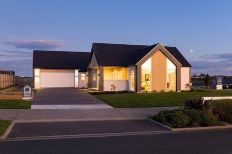 Photo of property in 2 Iwi Road, Baverstock, Hamilton, 3200