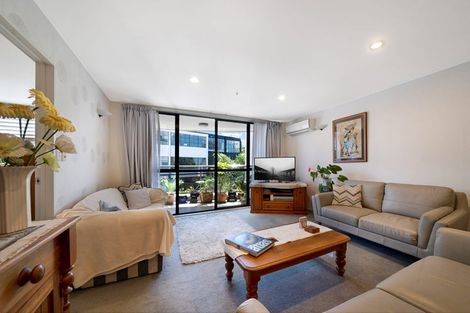 Photo of property in 2i/175 Hurstmere Road, Takapuna, Auckland, 0622