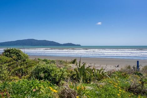 Photo of property in 96 Field Way, Waikanae Beach, Waikanae, 5036