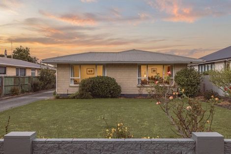 Photo of property in 6 Laing Crescent, Heathcote Valley, Christchurch, 8022