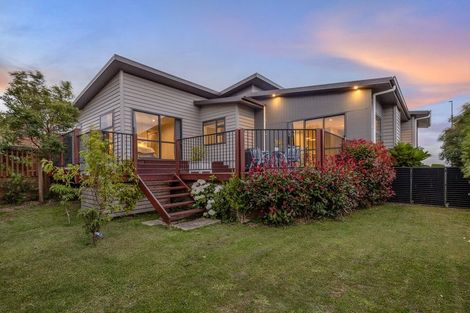 Photo of property in 154 Endeavour Drive, Whitby, Porirua, 5024