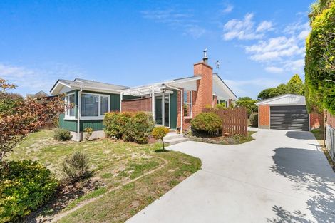 Photo of property in 17 Harrowdale Drive, Avonhead, Christchurch, 8042