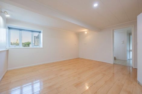 Photo of property in 1/62 Kowhai Road, Campbells Bay, Auckland, 0630