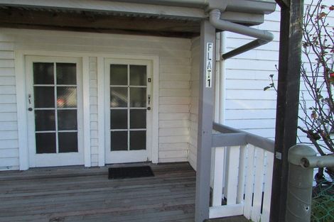 Photo of property in 2 Hawkhurst Road, Lyttelton, 8082