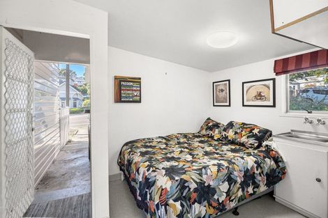 Photo of property in 28 Carrington Street, New Plymouth, 4310