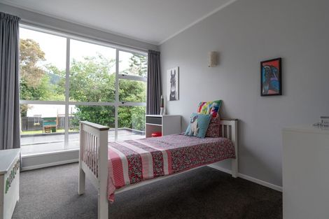 Photo of property in 11 Wairere Grove, Paraparaumu, 5032