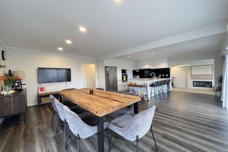 Photo of property in 2a Eastcliffe Road, Castor Bay, Auckland, 0620