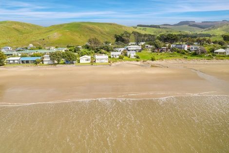 Photo of property in 25 Jetty Road, Castlepoint, Tinui, 5889