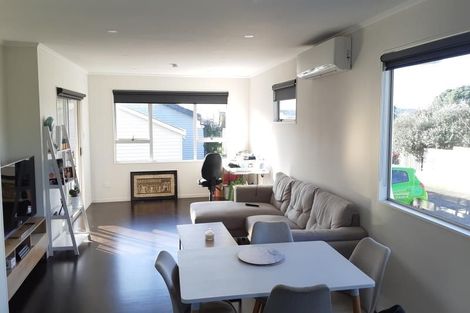 Photo of property in 11 Henry Curd Terrace, Pukekohe, 2120