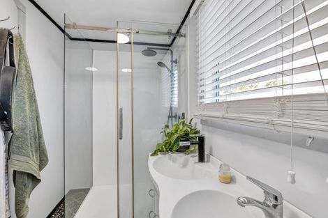 Photo of property in 40 Queens Road, Glen Avon, New Plymouth, 4312