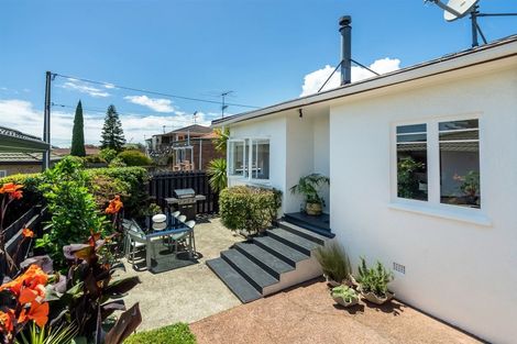 Photo of property in 1/115 Shakespeare Road, Milford, Auckland, 0620
