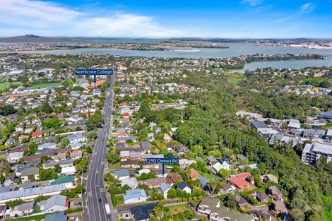 Photo of property in 3/250 Onewa Road, Birkenhead, Auckland, 0626