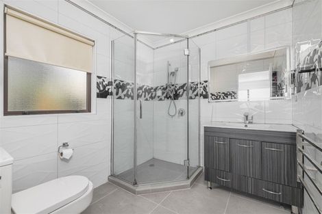 Photo of property in 76 San Valentino Drive, Henderson, Auckland, 0612
