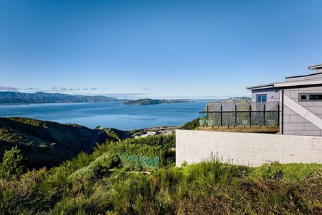 Photo of property in 33 Grumman Lane, Newlands, Wellington, 6037