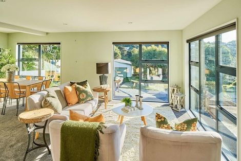 Photo of property in 10 Pukerua Beach Road, Pukerua Bay, 5026