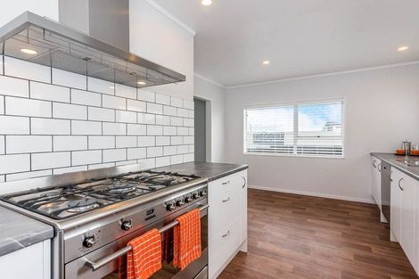 Photo of property in 1/81 West Coast Road, Glen Eden, Auckland, 0602