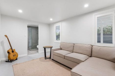 Photo of property in 120 Island Bay Road, Beach Haven, Auckland, 0626