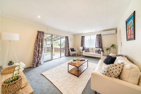 Photo of property in 1/3 Omaha Grove, Totara Park, Upper Hutt, 5018