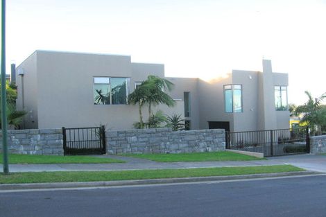 Photo of property in 26 Courtneys, West Harbour, Auckland, 0618