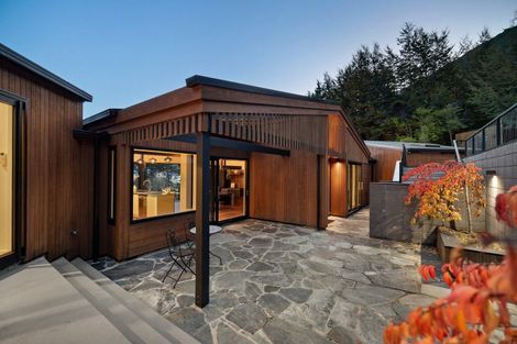 Photo of property in 18 Falcon Heights, Mount Creighton, Queenstown, 9371