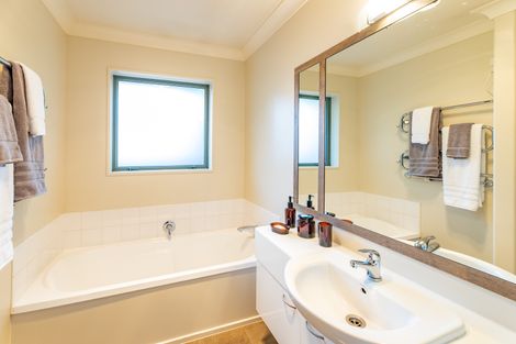 Photo of property in 92 Courtenay Drive, Kaiapoi, 7630