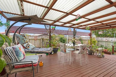 Photo of property in 35 Strathmore Avenue, Levin, 5510