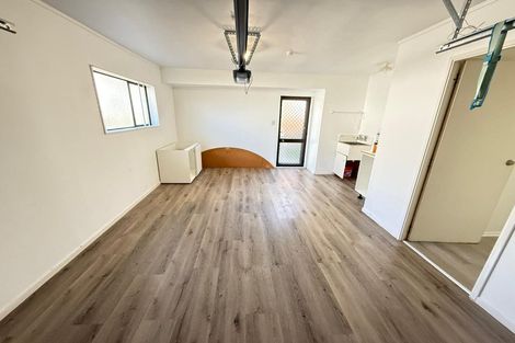 Photo of property in 2/13 Landscape Road, Papatoetoe, Auckland, 2025