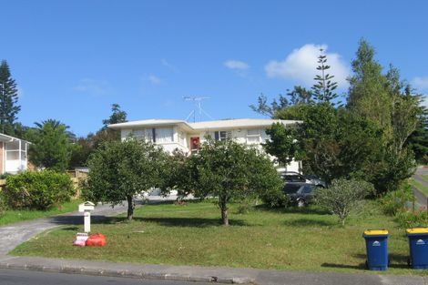 Photo of property in 32 Diana Drive, Glenfield, Auckland, 0627