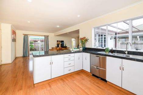 Photo of property in 2 Rosebank Avenue, Kelvin Grove, Palmerston North, 4414