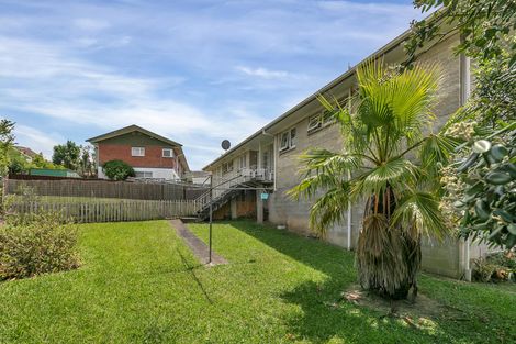 Photo of property in 1/32 Rosewarne Crescent, Glendene, Auckland, 0602