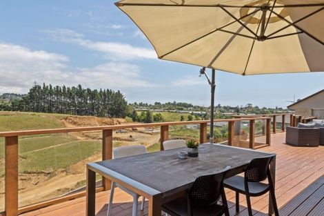 Photo of property in 5a Tupuhi Place, Highlands Park, New Plymouth, 4312