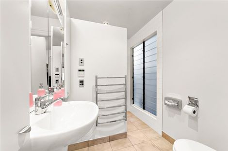 Photo of property in 84 Muritai Road, Eastbourne, Lower Hutt, 5013