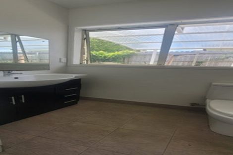 Photo of property in 32 Middlefield Drive, East Tamaki Heights, Auckland, 2016