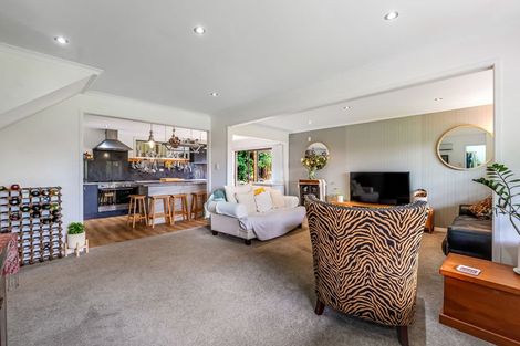 Photo of property in 1/1 Sharon Road, Waiake, Auckland, 0630