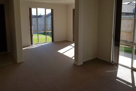 Photo of property in 8 Kamahi Place, One Tree Point, 0118