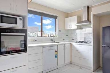 Photo of property in 13 Waari Avenue, Sunnyvale, Auckland, 0612