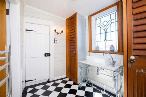 Photo of property in 1 Seaview Terrace, Bluff Hill, Napier, 4110