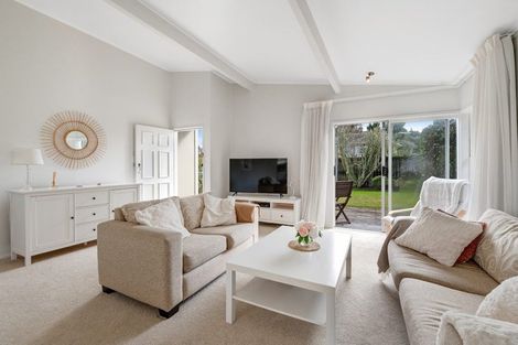 Photo of property in 9 Woodstock Road, Forrest Hill, Auckland, 0620