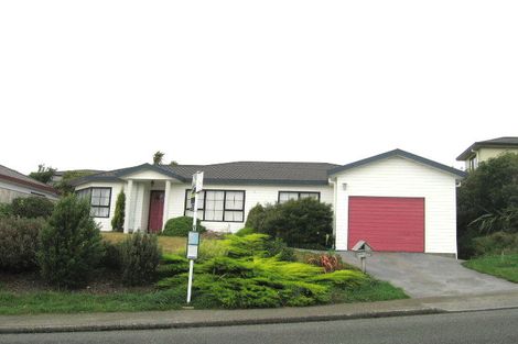 Photo of property in 82 Baylands Drive, Newlands, Wellington, 6037