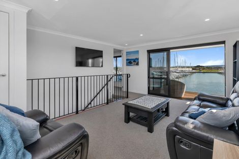 Photo of property in 7 Fred Carr Place, One Tree Point, 0118