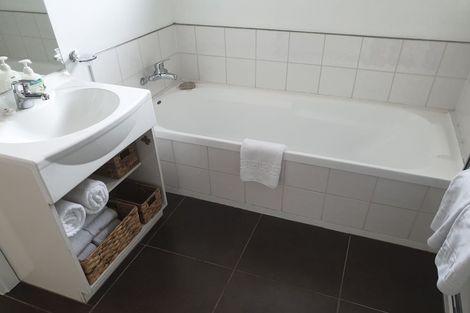 Photo of property in 1a Maple Court, Arthurs Point, Queenstown, 9371