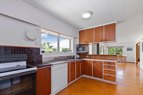 Photo of property in 39 Harbour View Road, Point Wells, 0986