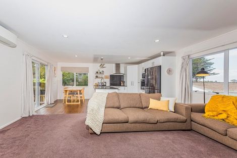 Photo of property in 2/26 Midgley Road, West Harbour, Auckland, 0618