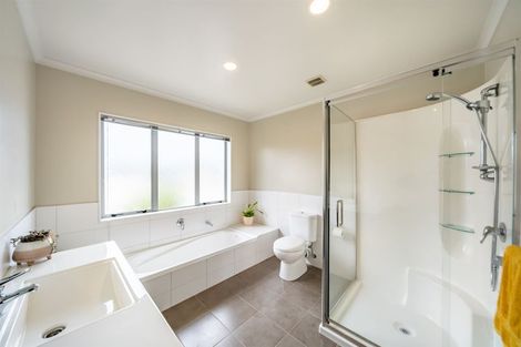 Photo of property in 31 Te Puia Drive, Aotea, Porirua, 5024