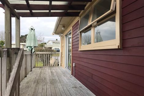 Photo of property in 3 Hamilton Place, Glenfield, Auckland, 0629