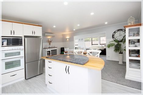 Photo of property in 9 Rosvall Place, Foxton Beach, Foxton, 4815