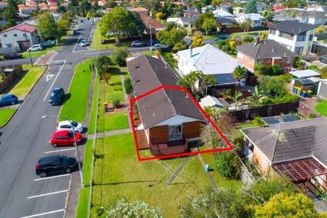 Photo of property in 3/16 Northall Road, New Lynn, Auckland, 0600