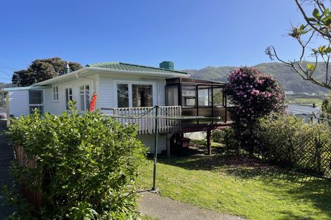 Photo of property in 3 Roberts Street, Tawa, Wellington, 5028