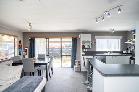 Photo of property in 46 Raglan Avenue, Cloverlea, Palmerston North, 4412