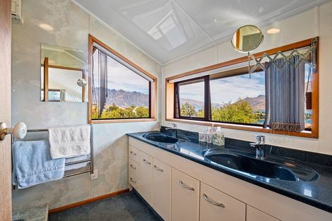 Photo of property in 19 Salmond Place, Queenstown, 9300